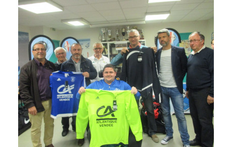 REMISE DES MAILLOTS POUR LA FINALE
